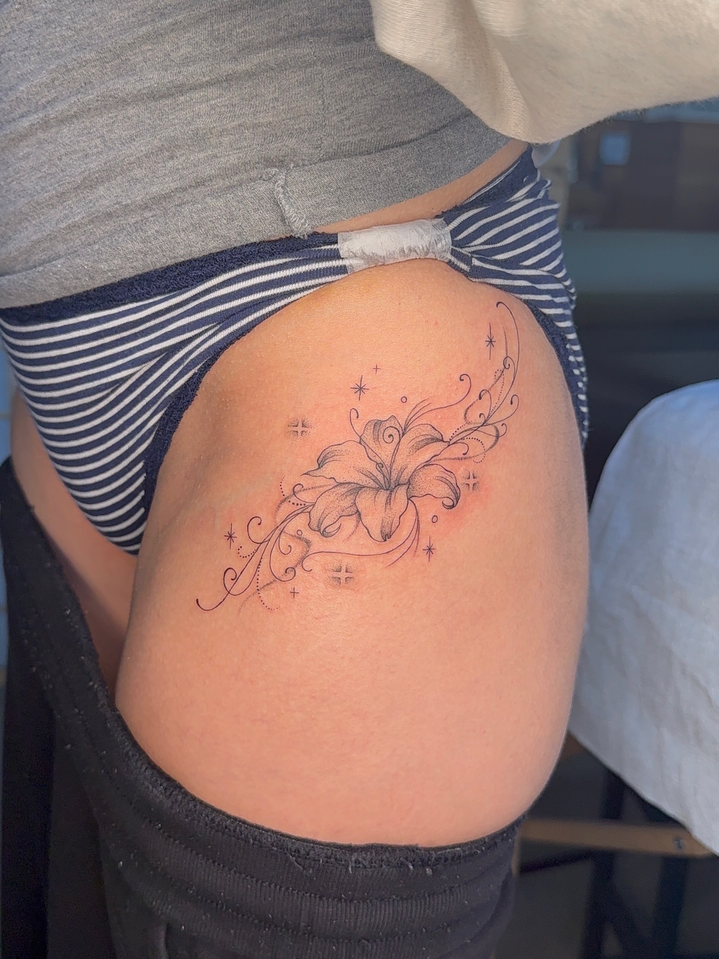 Lily black and grey tattoo on the thigh by aamora ꩜