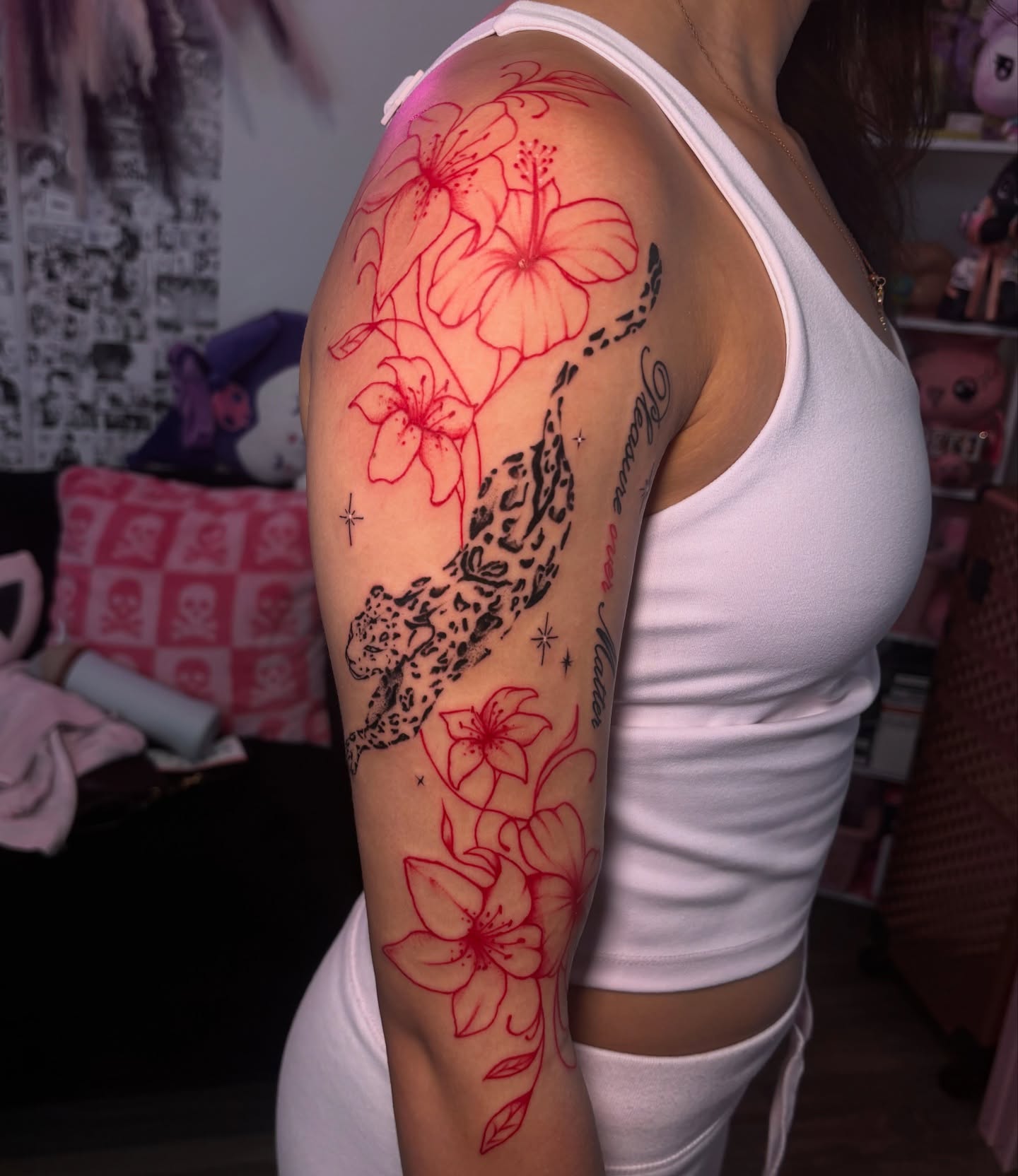 Floral and leopard American traditional tattoo on the upper arm by πππππππ ππππππ π¨πππππ