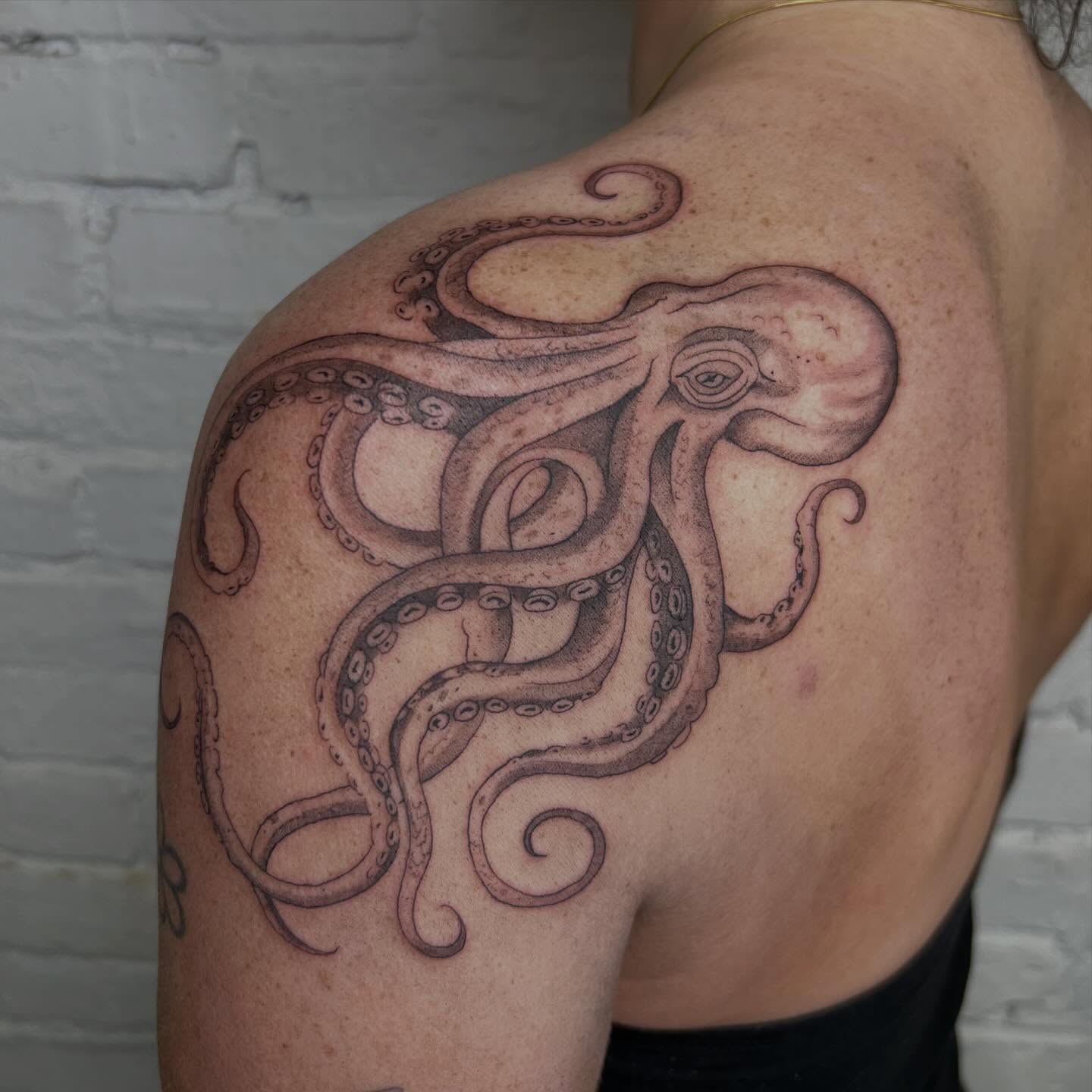 Tattoo by @robbwilsontattoos — realism