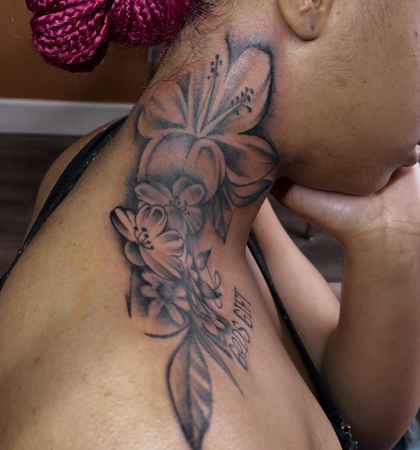 Floral arrangement black and grey tattoo on the neck by Tam💟👩🏽‍🎨