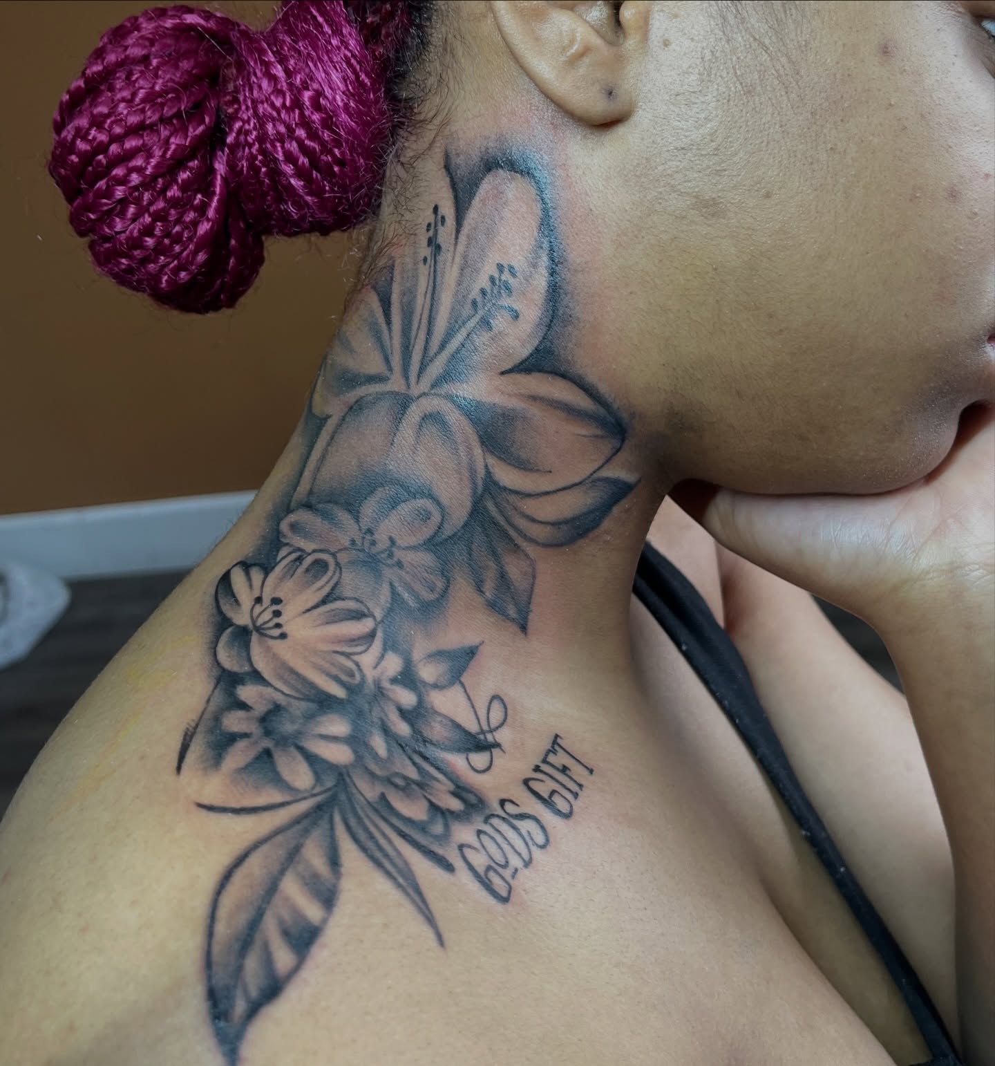 Flowers black and grey tattoo on the neck by Tam💟👩🏽‍🎨