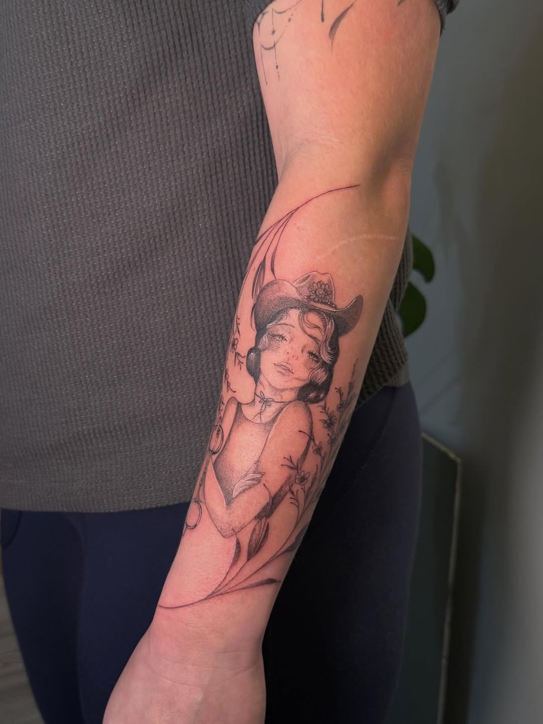 Tattoo by @divinithuy — fine_line, black_and_grey