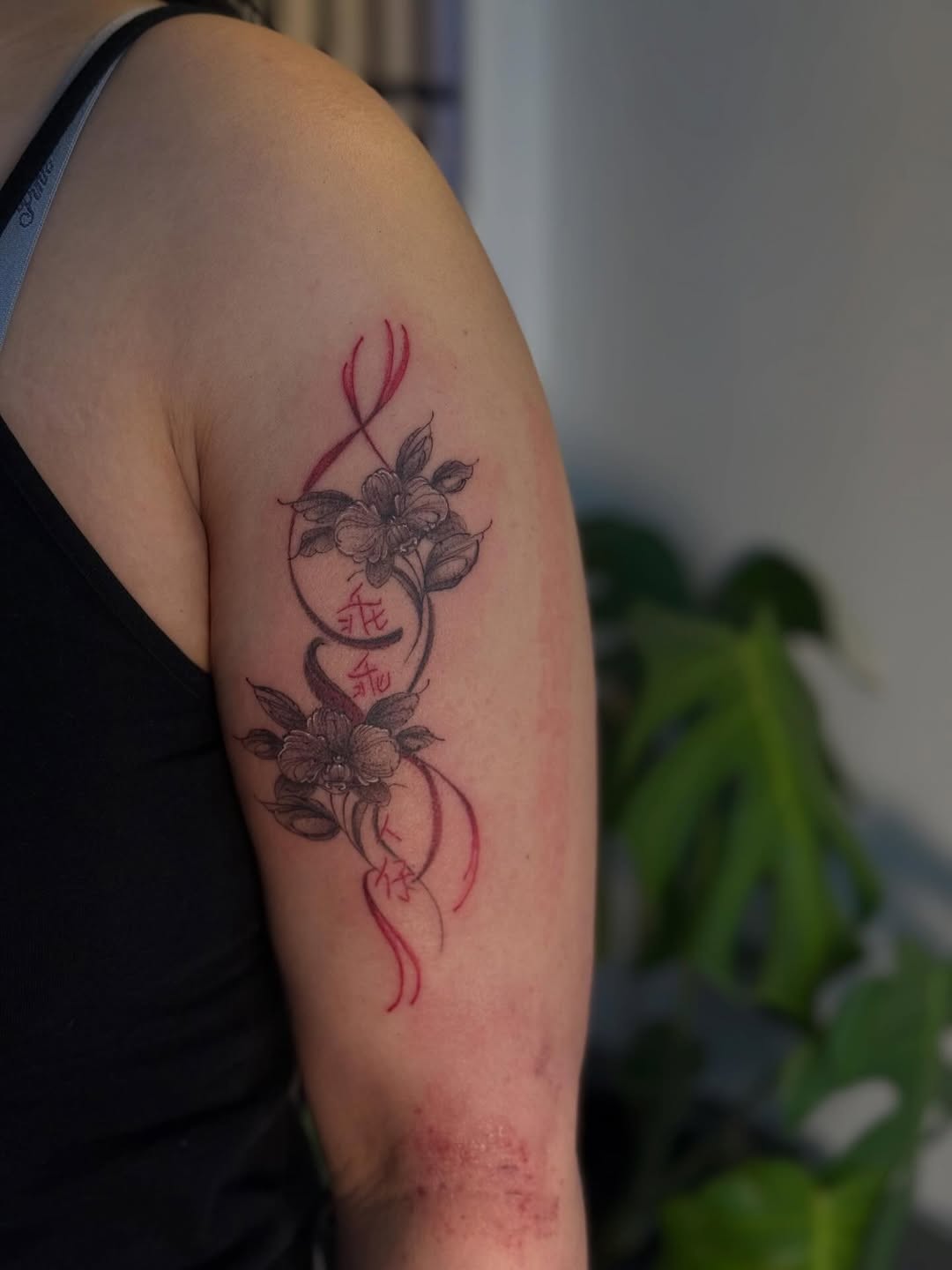 Tattoo by @divinithuy — fine_line, black_and_grey