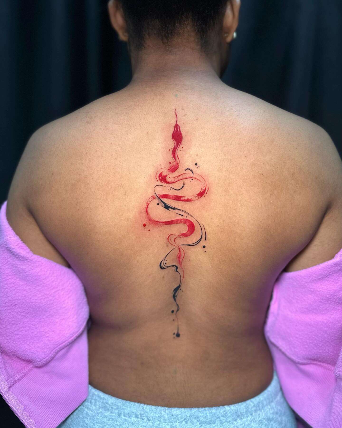Abstract flame dotwork tattoo on the back by Frida Tattooista
