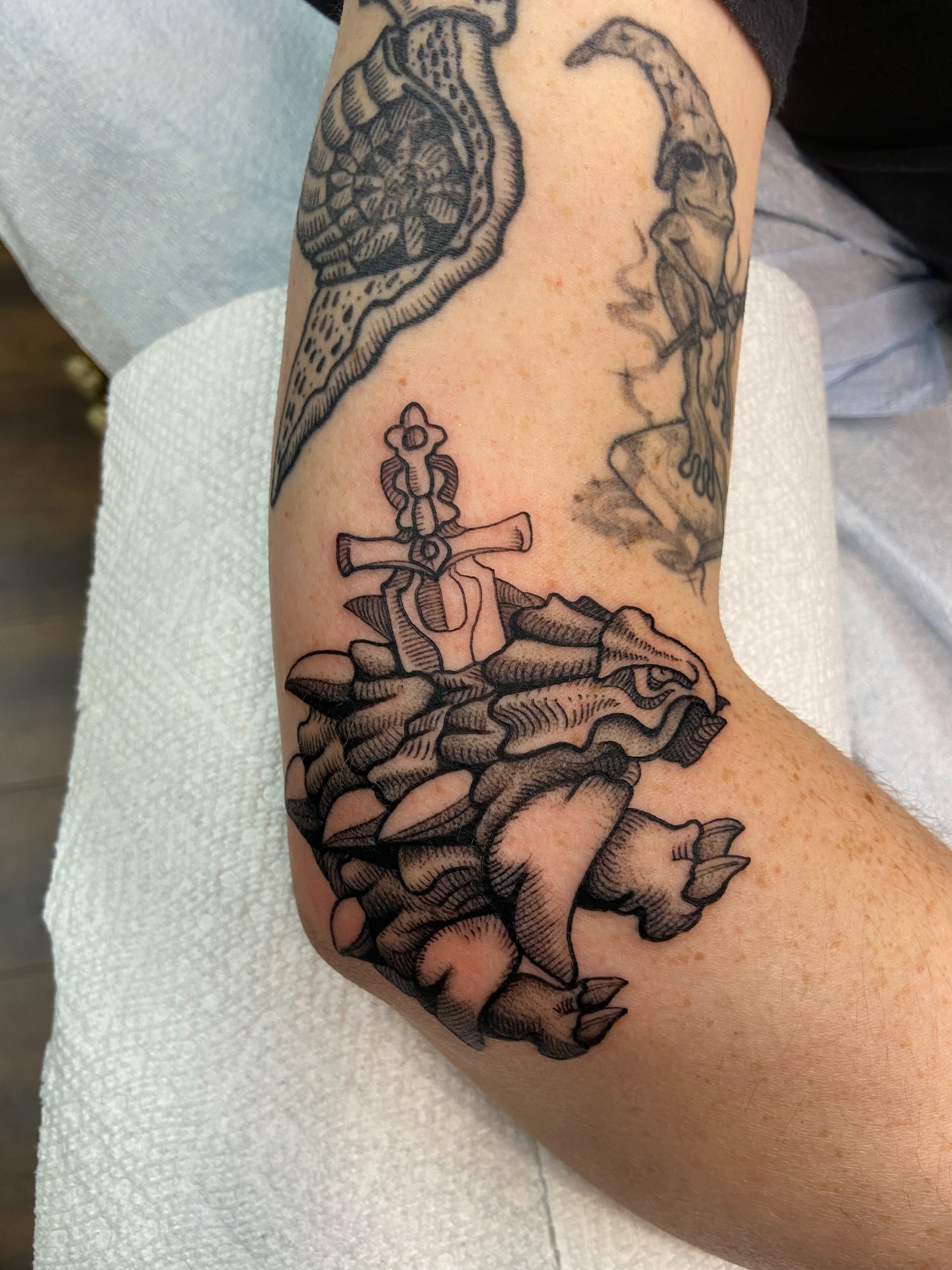 Tattoo by @quinndoskis — black_and_grey