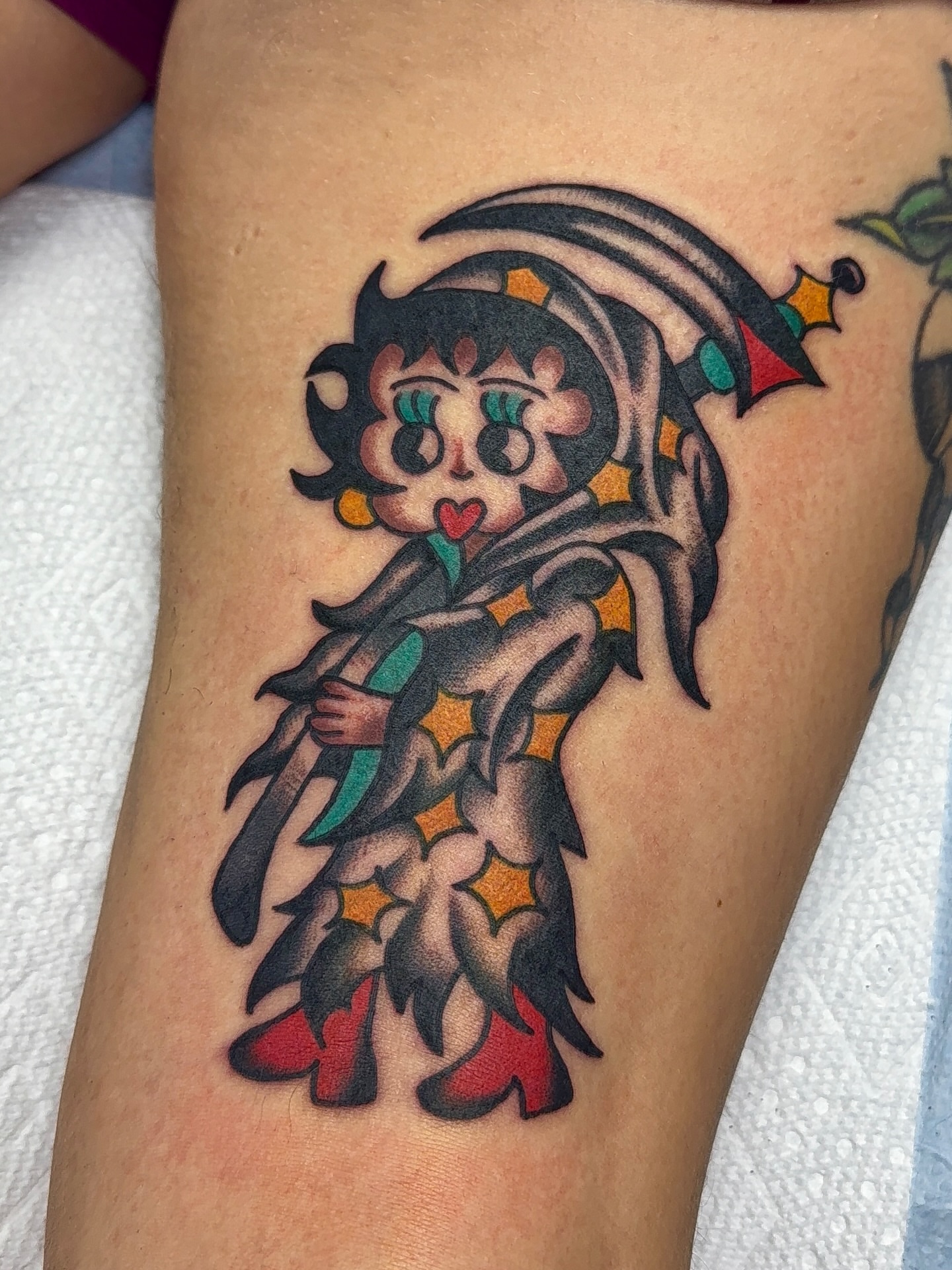 Betty boop American traditional tattoo on the thigh by VAY