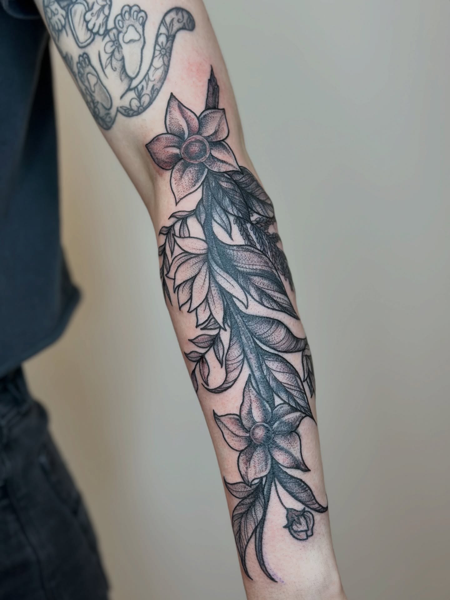 Floral vine dotwork tattoo on the forearm by Gabrielle Brodman 🎀 Raleigh-Durham Tattoo