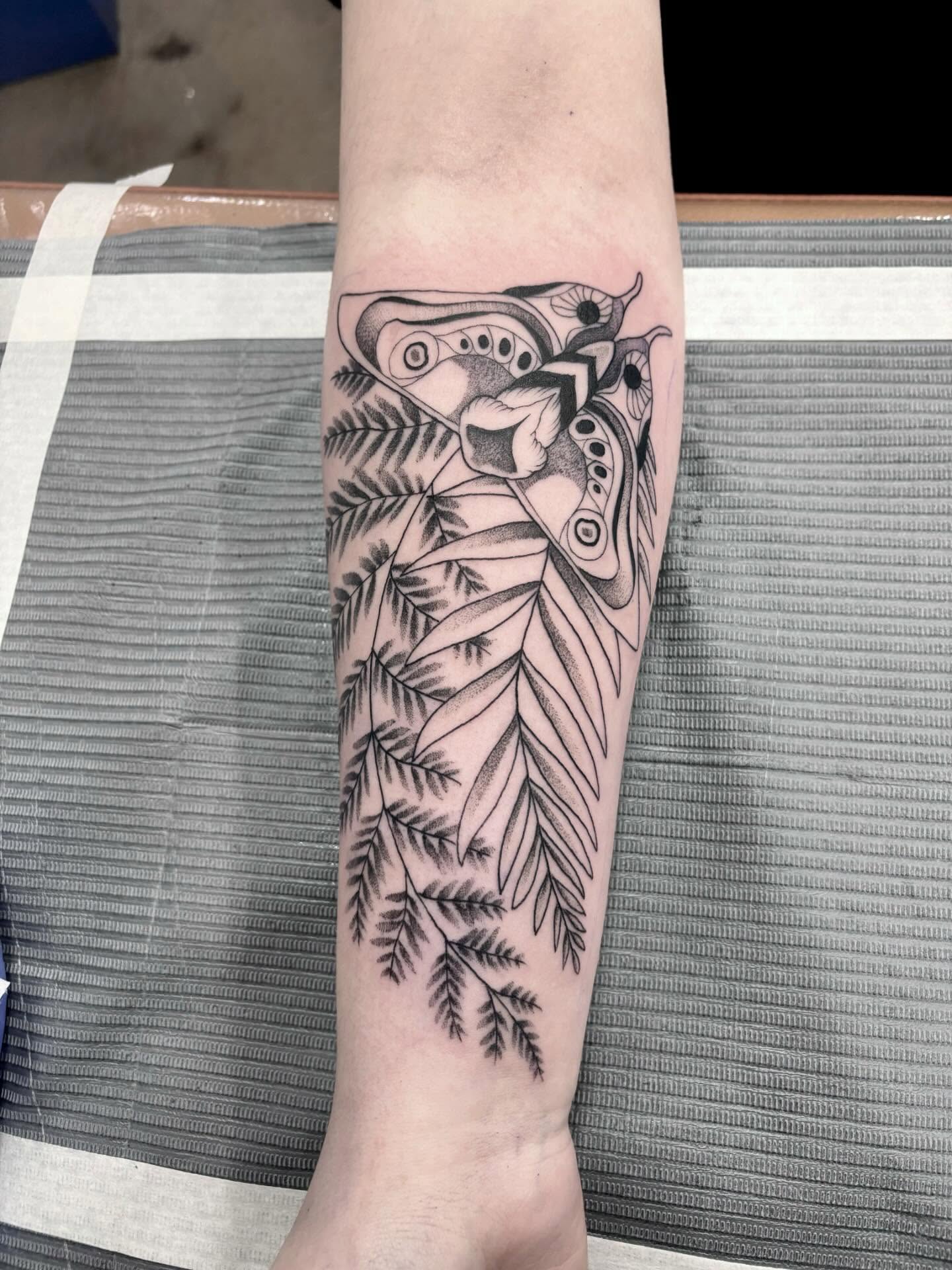 Tattoo by @zoedtattoos โ fine_line, dotwork