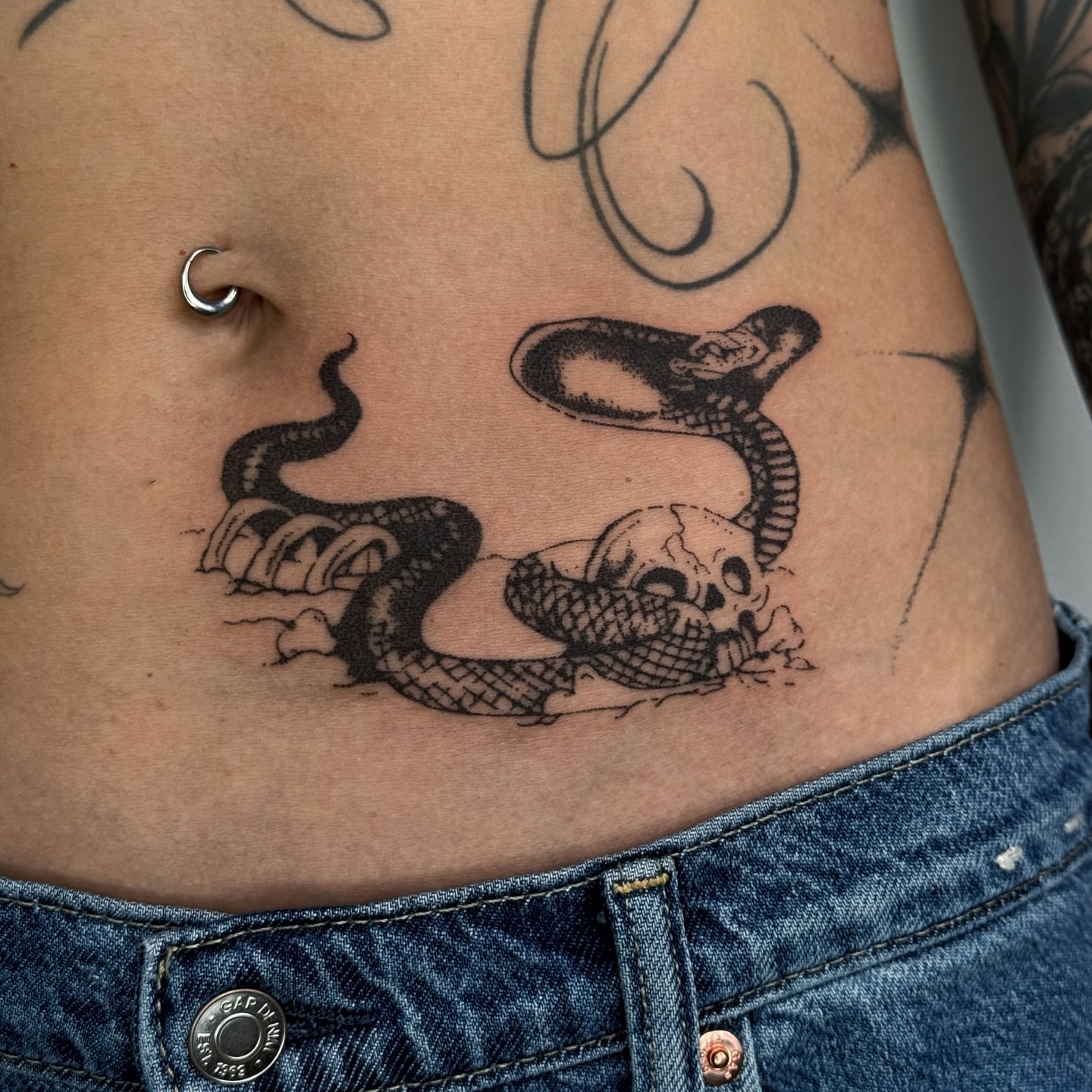 Snake and skull black and grey tattoo on the ribs by Joint Killer