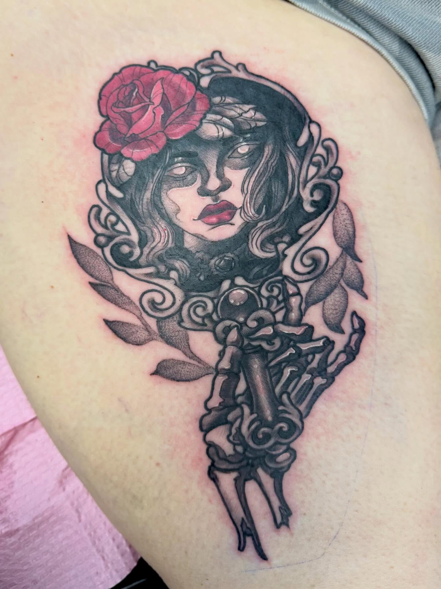 Woman with roses neo-traditional tattoo on the thigh by Eileen Joyce