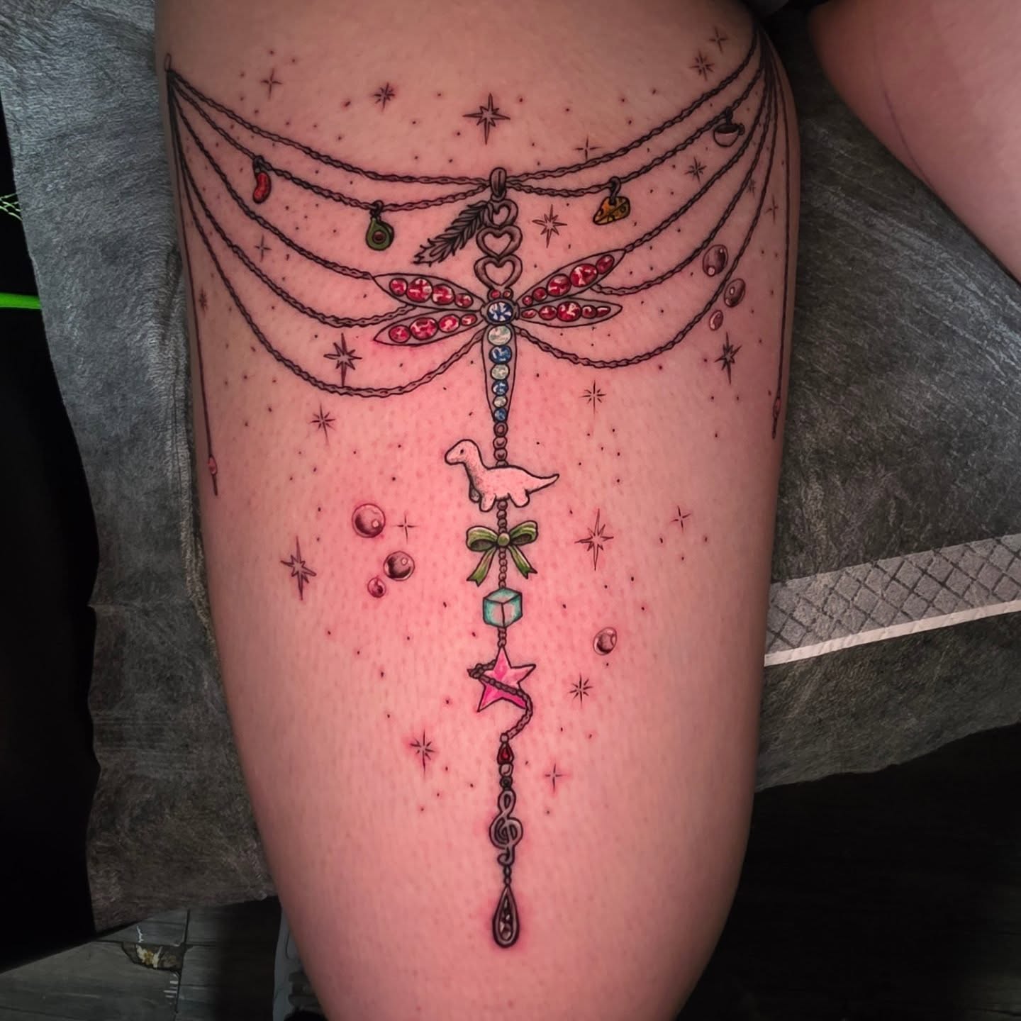 Dragonfly dotwork tattoo on the thigh by komik tattoos