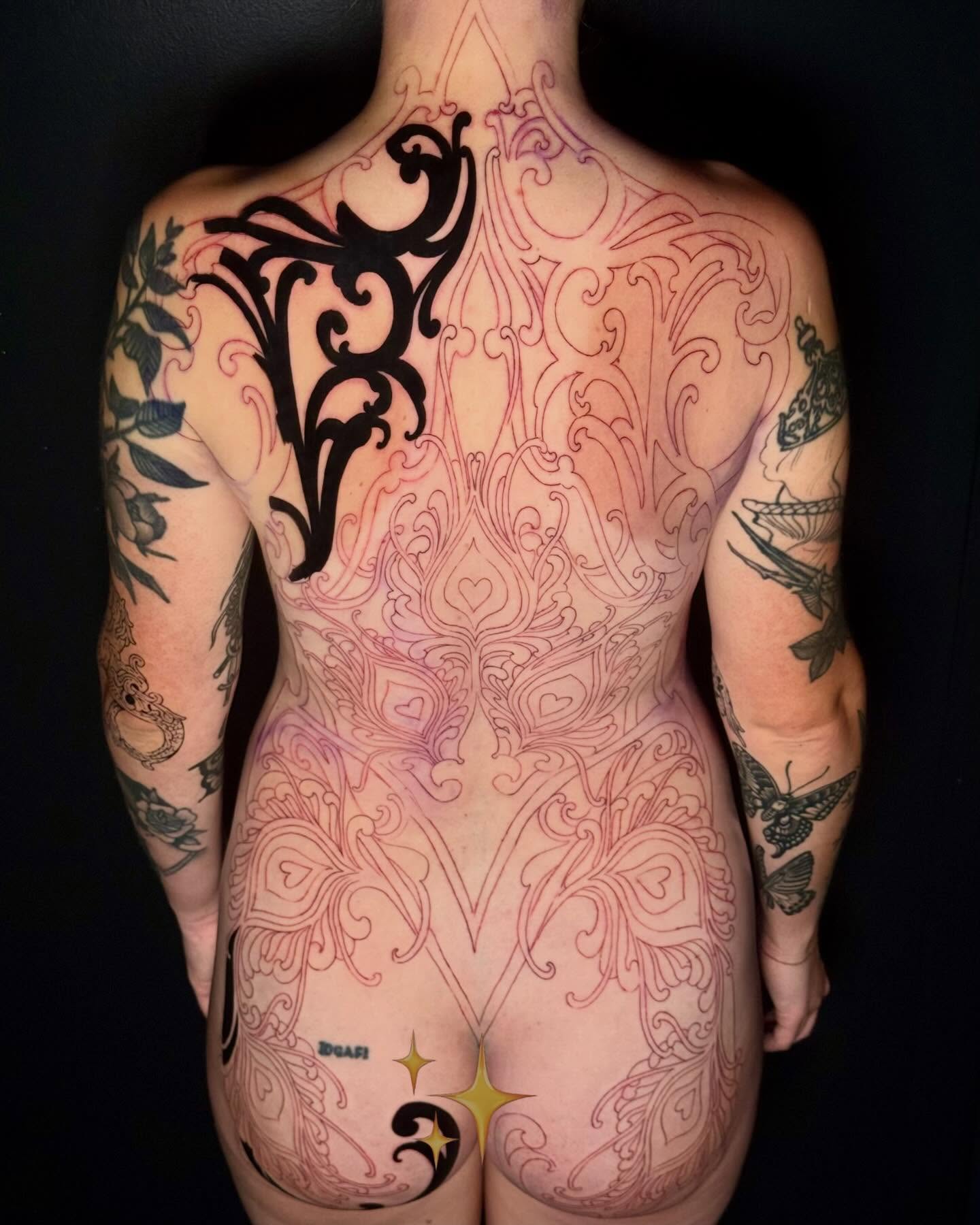 Abstract pattern ornamental tattoo on the back by 𝐊𝐄𝐋𝐒𝐄𝐘 𝐂𝐀𝐑𝐌𝐄𝐋𝐀