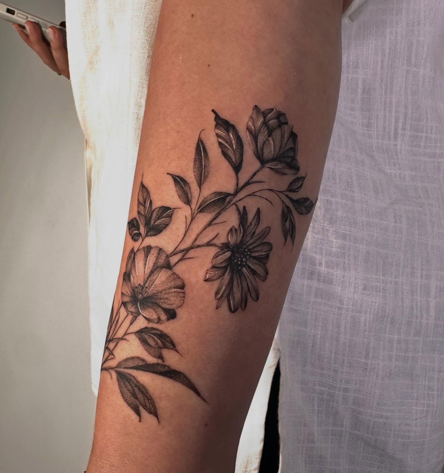Tattoo by @lunatik_ttt — black_and_grey