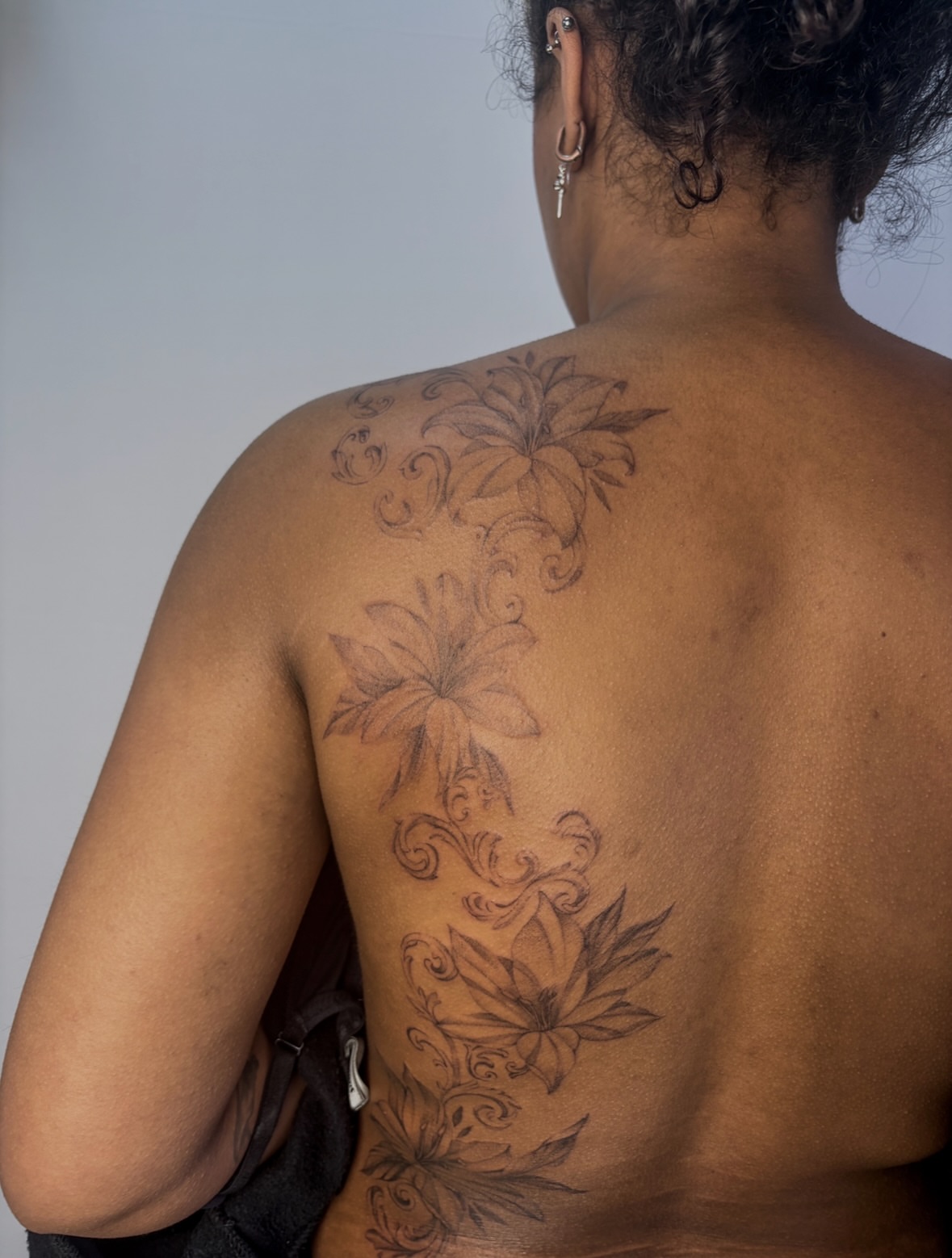 Tattoo by @amberloutattoo — black_and_grey