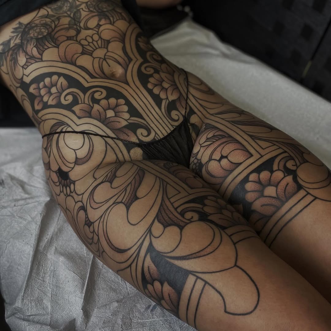 Tattoo by @veronicamussertattoo — blackwork, ornamental