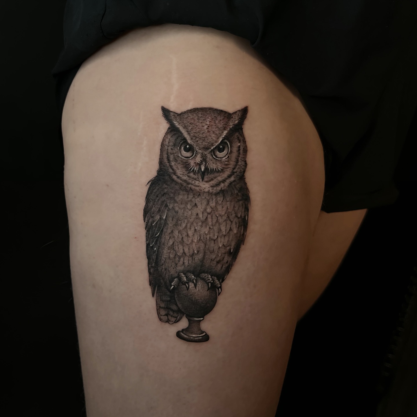 Owl realism tattoo on the thigh by ⚒dptattoos ⚒, East Williamsburg, Brooklyn