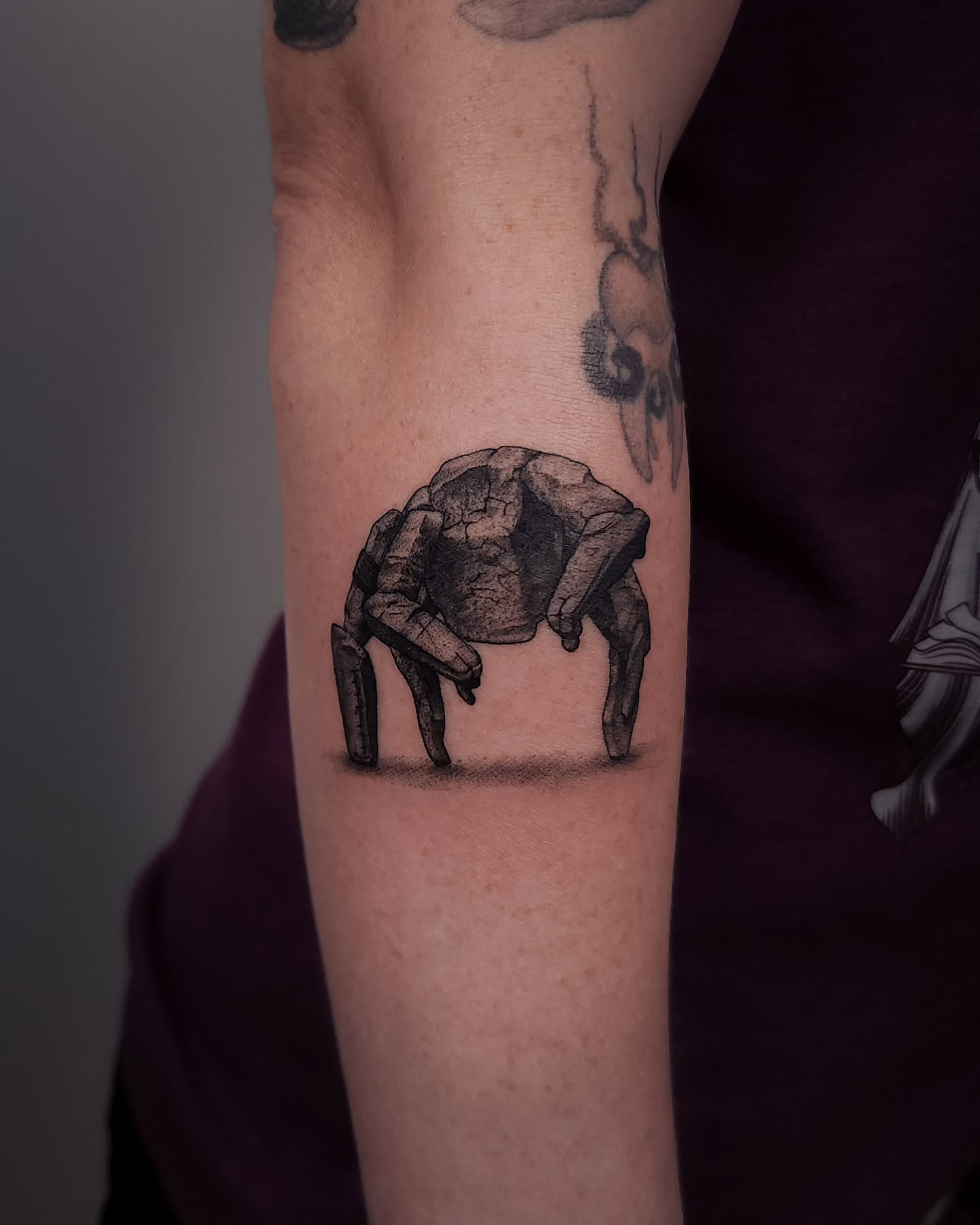 Crab realism tattoo on the forearm by ๐ฏ๐๐๐๐ ๐ท๐๐๐๐