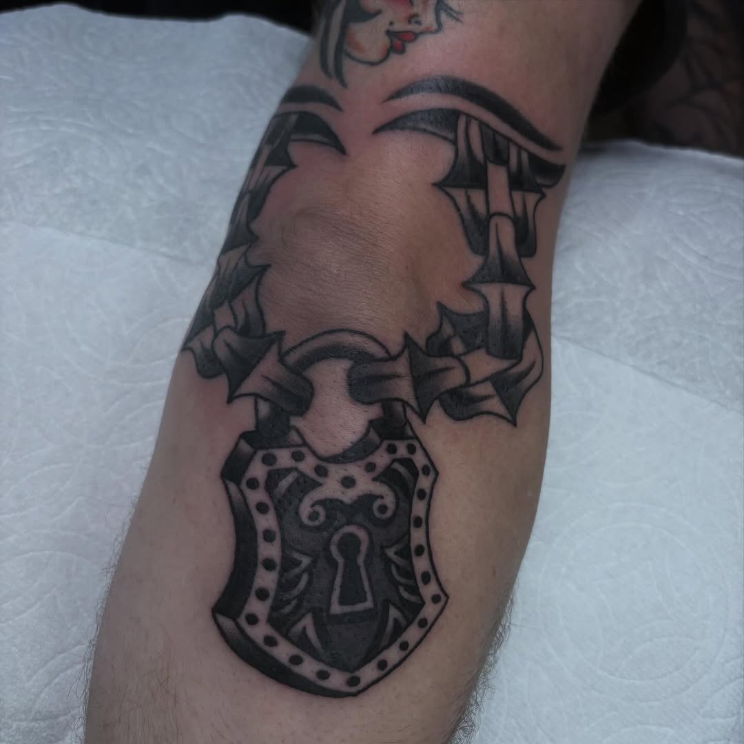 Tattoo by @lindseycvtattoo — black_and_grey, ornamental