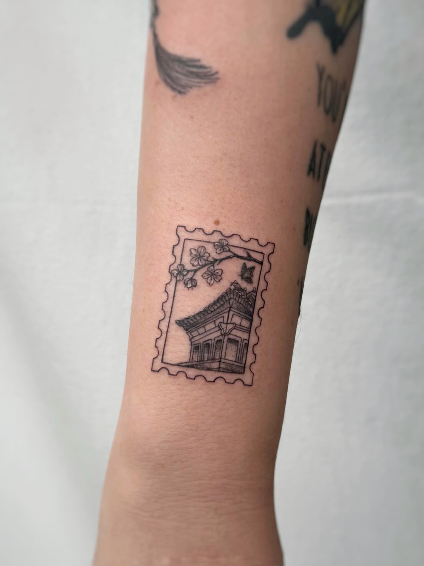 Tattoo by @naleak_tattoo — black_and_grey