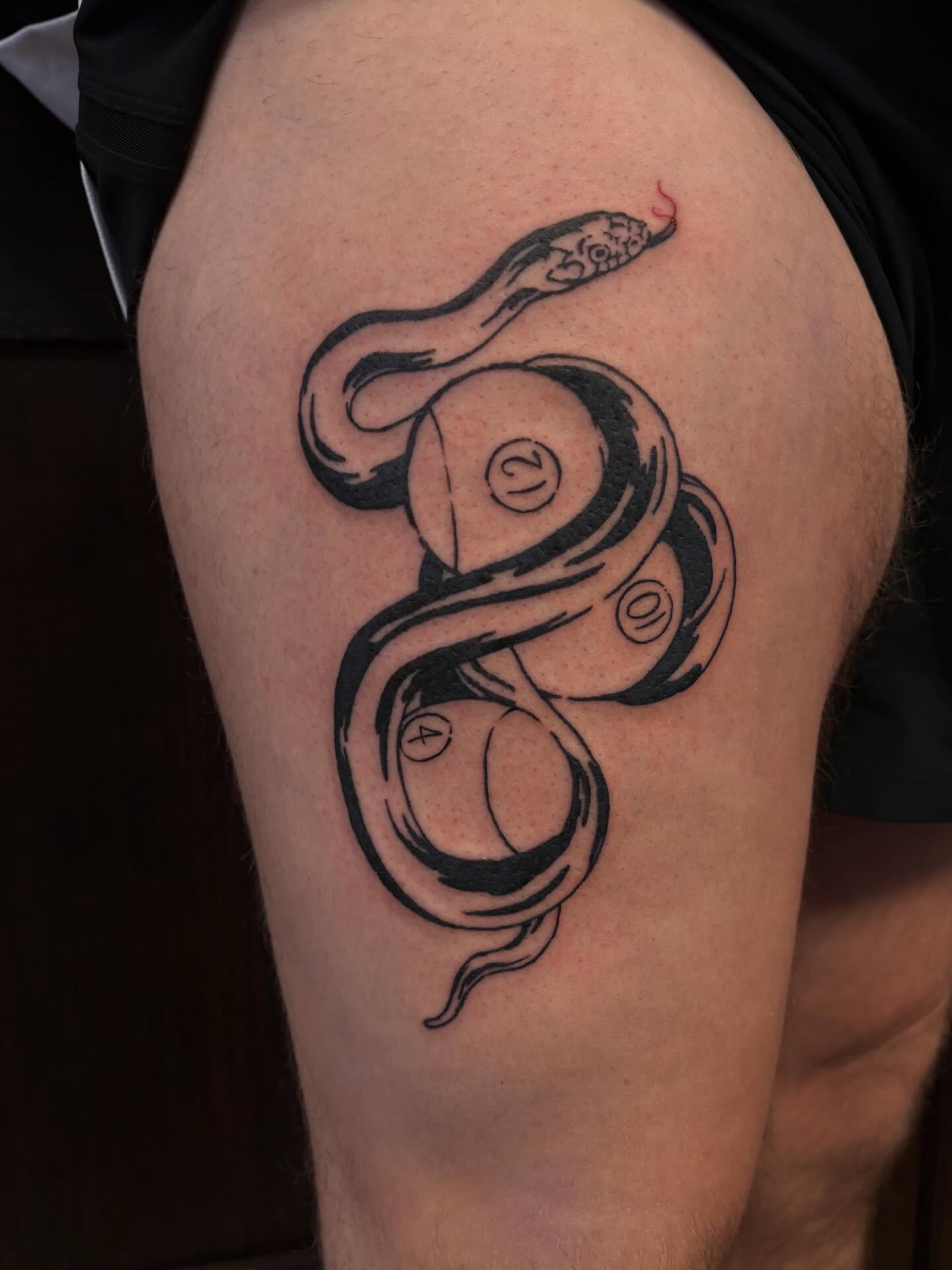 Snake black and grey tattoo on the thigh by kane