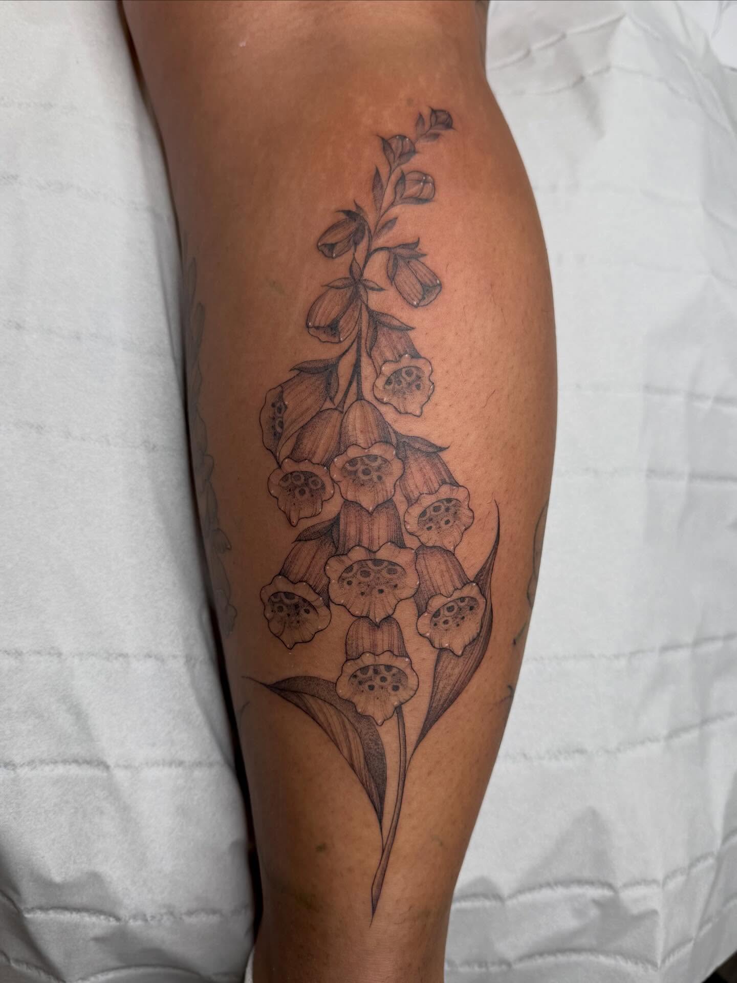 Tattoo by @emmaloutattooxx — black_and_grey