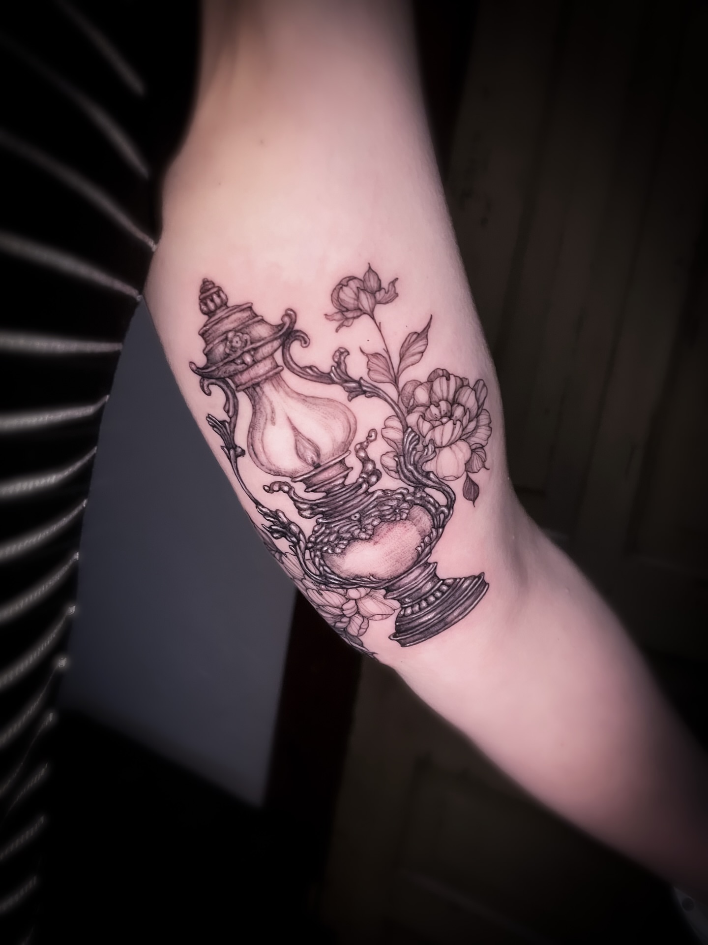 Lamp and flowers black and grey tattoo on the forearm by 𝒥𝓊𝓃𝒾𝓅𝑒𝓇 𝒫𝑜𝓈𝓉 (Juju)