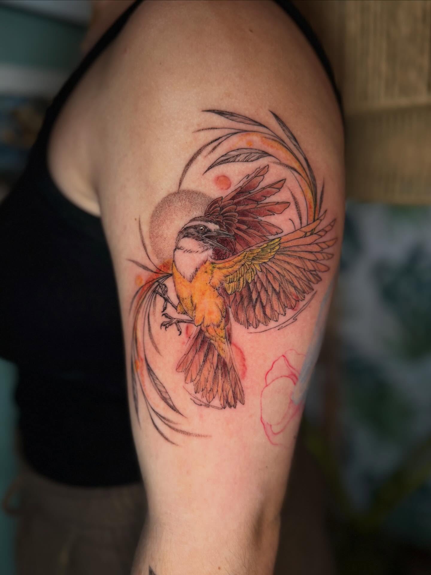 Bird watercolor tattoo on the shoulder by Lo Boverod - La Passoire  - Tatoueuse -