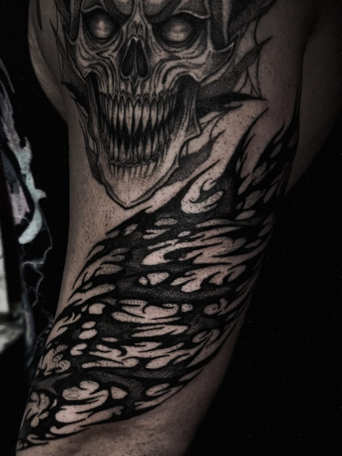 Skull and flames realism tattoo on the forearm by ๐ถ๐๐๐๐ ๐ฝ๐๐๐๐๐