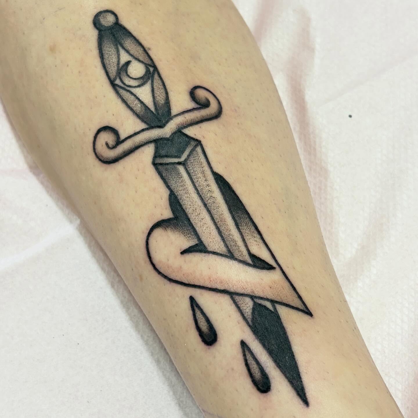 Tattoo by @laurencaldwelltattoo โ black_and_grey