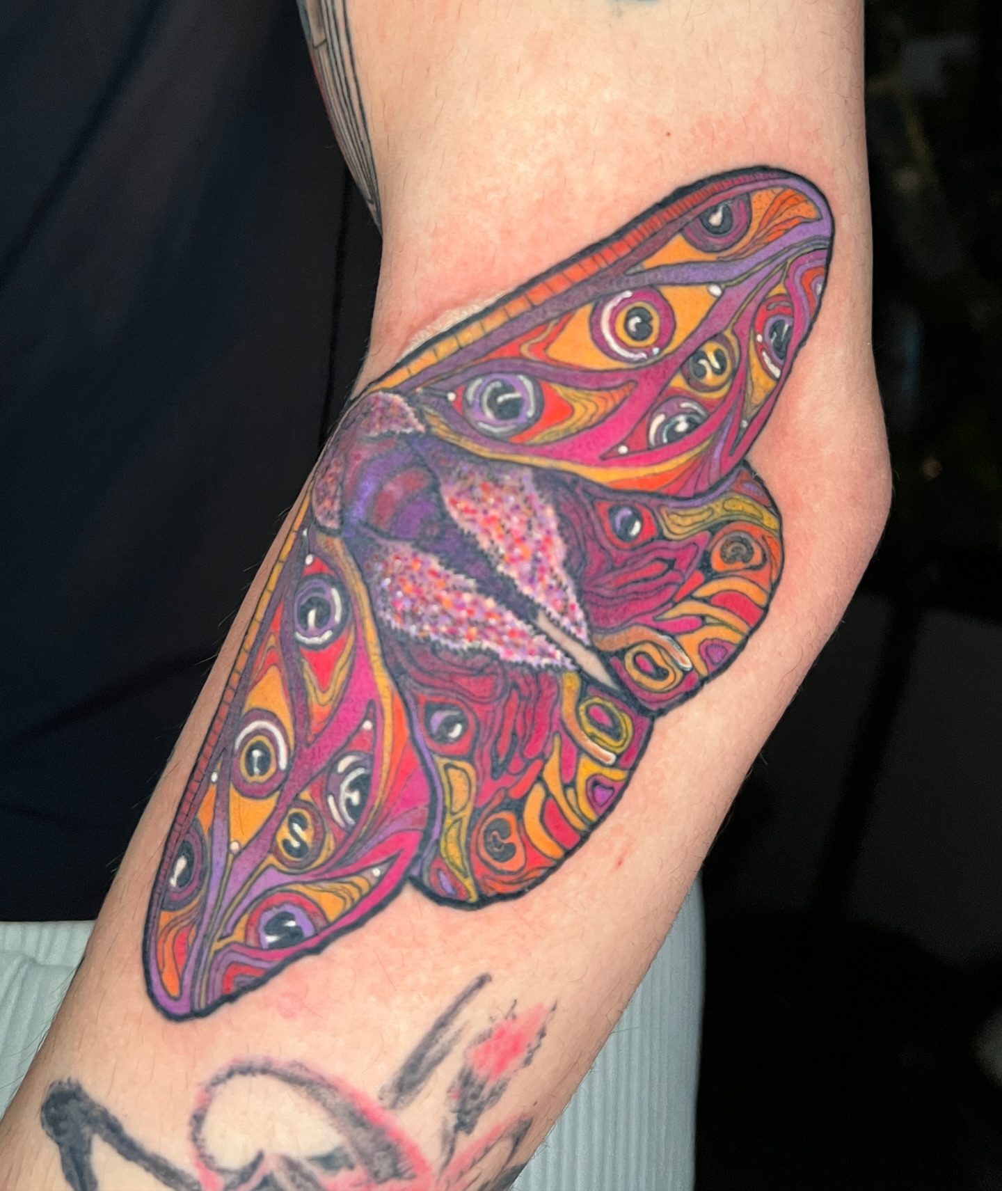 Tattoo by @patakota_ — new_school, dotwork