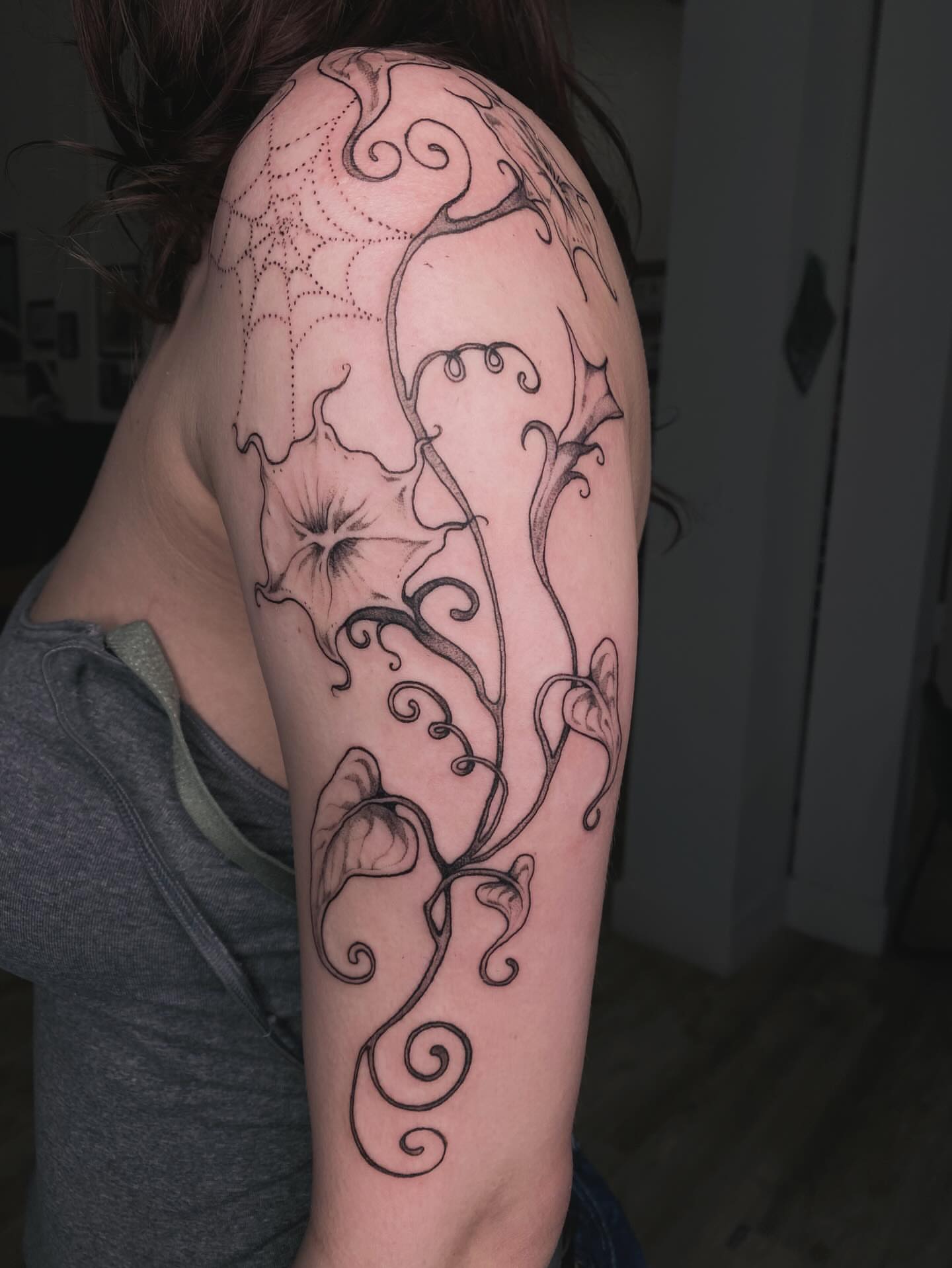 Floral vine black and grey tattoo on the upper arm by sarah 🗝️