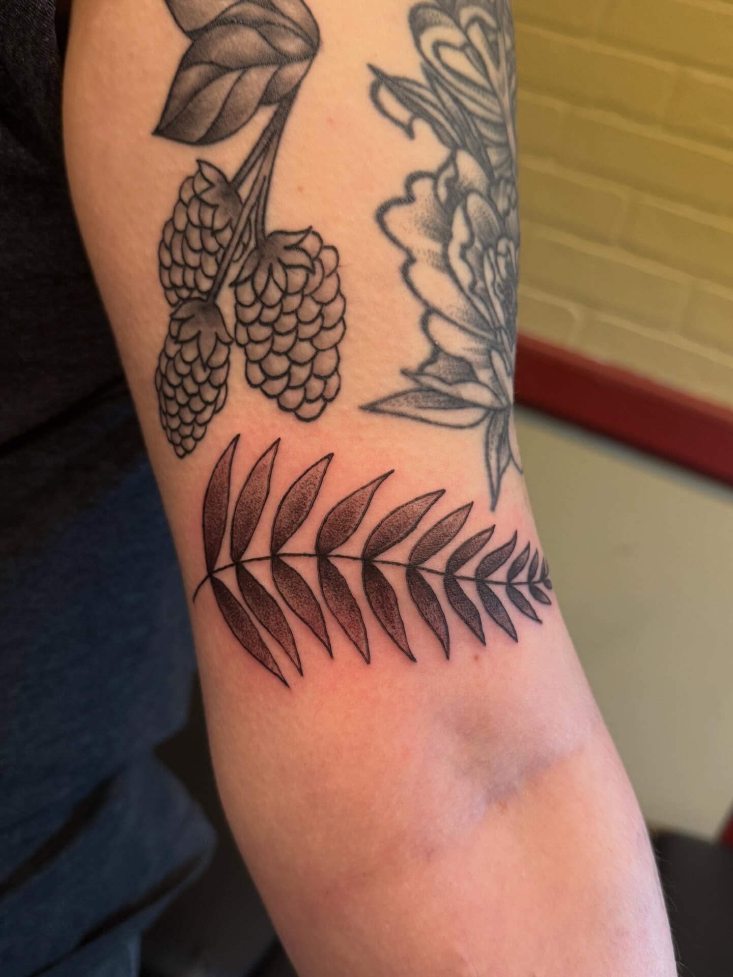 Tattoo by @solarsilas — black_and_grey