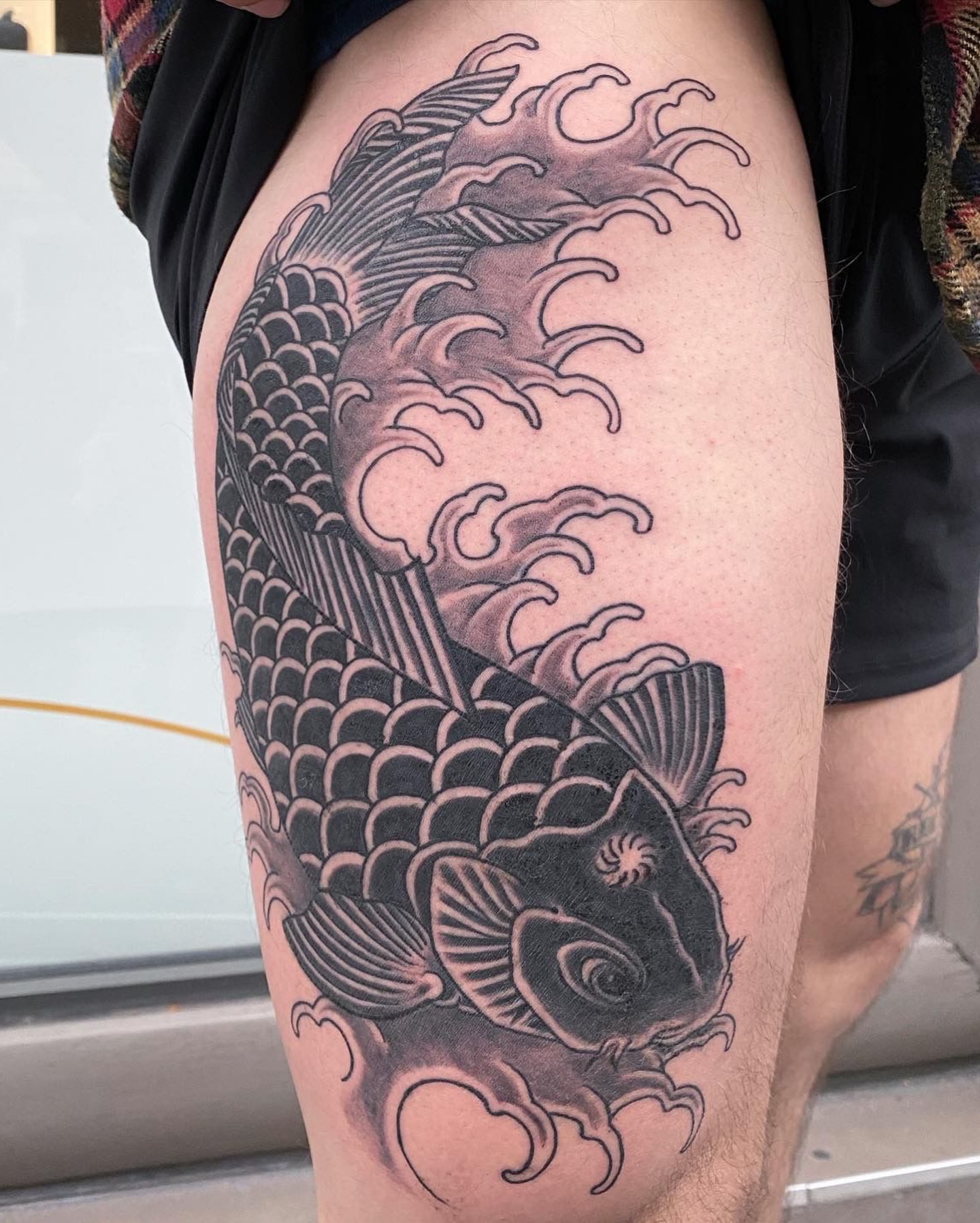 Koi fish and waves japanese irezumi tattoo on the thigh by Lo Boverod - La Passoire  - Tatoueuse -