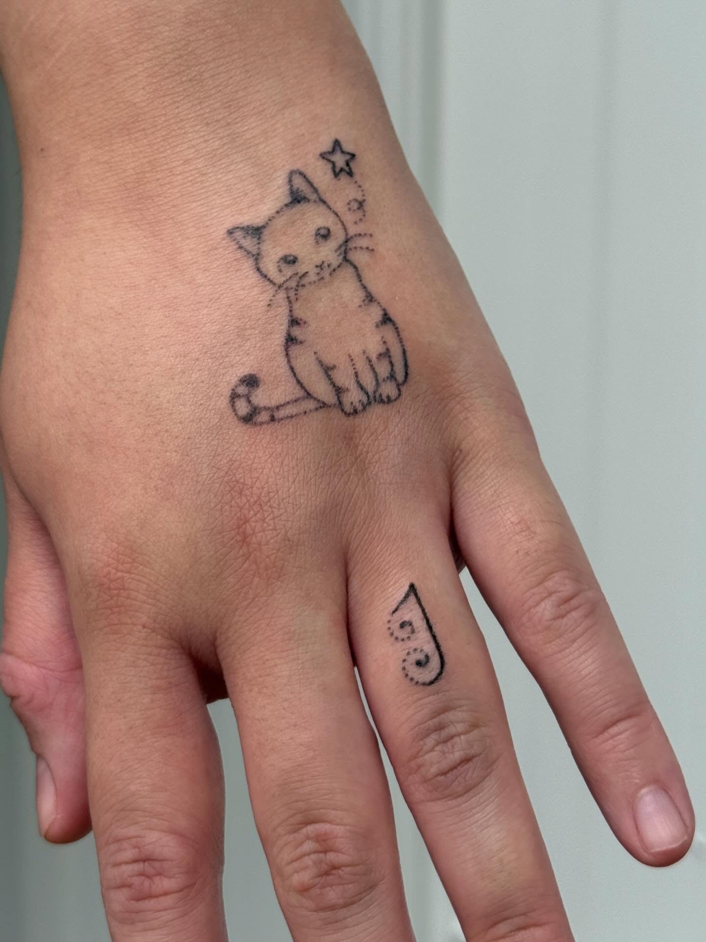 Cat dotwork tattoo on the hand by springgreens