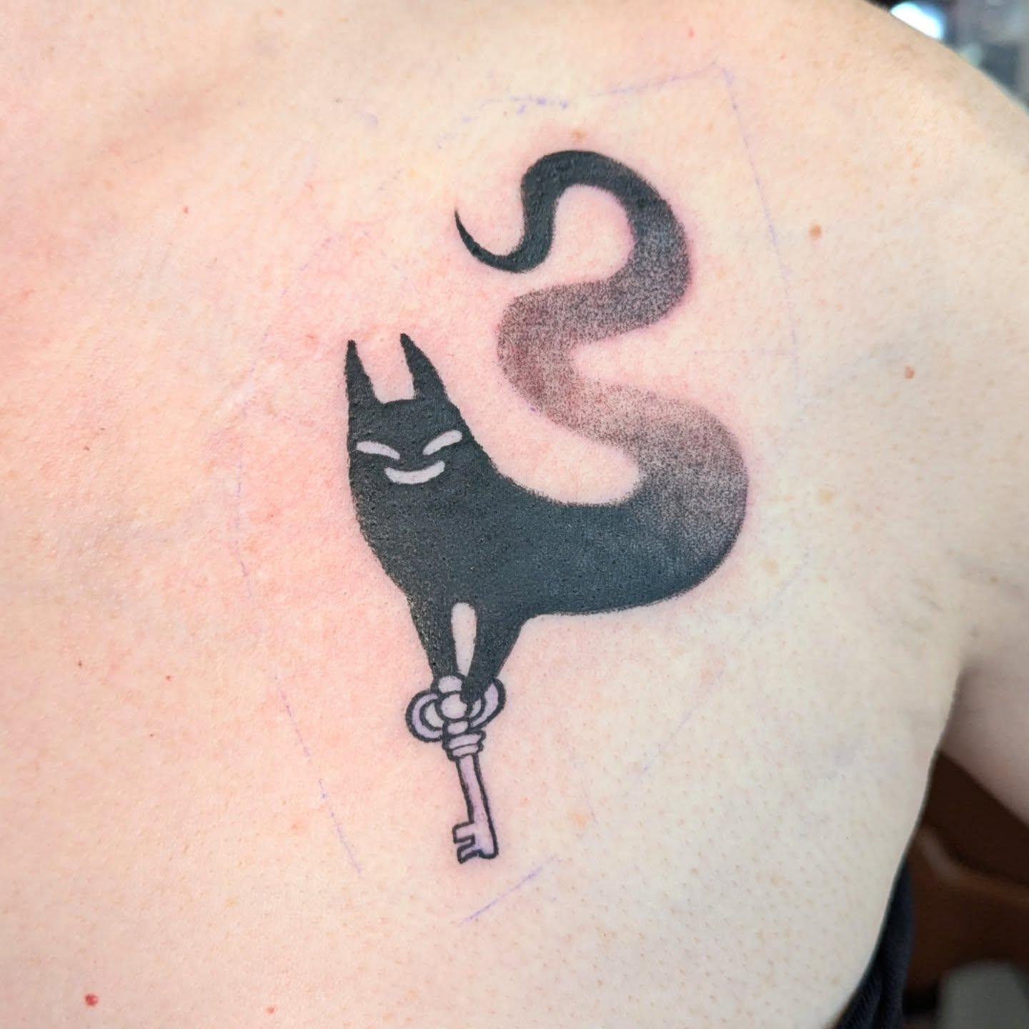 Cat and key black and grey tattoo on the shoulder by Nico Capriotti ๐ณ๏ธโ๐