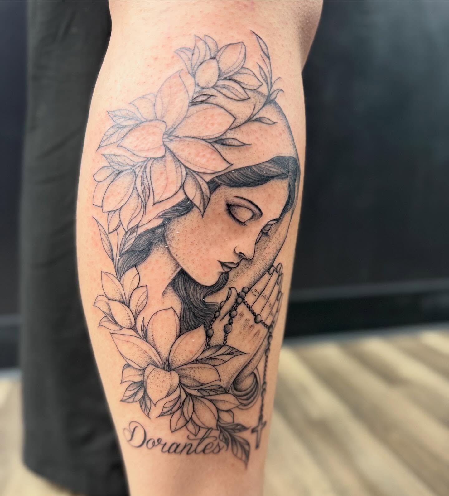Woman with flowers dotwork tattoo on the forearm by ๐๐ช๐ฝ๐ฑ๐ ๐๐ฒ๐ป๐ต ๐ฃ๐ช๐ฝ๐ฝ๐ธ๐ธ