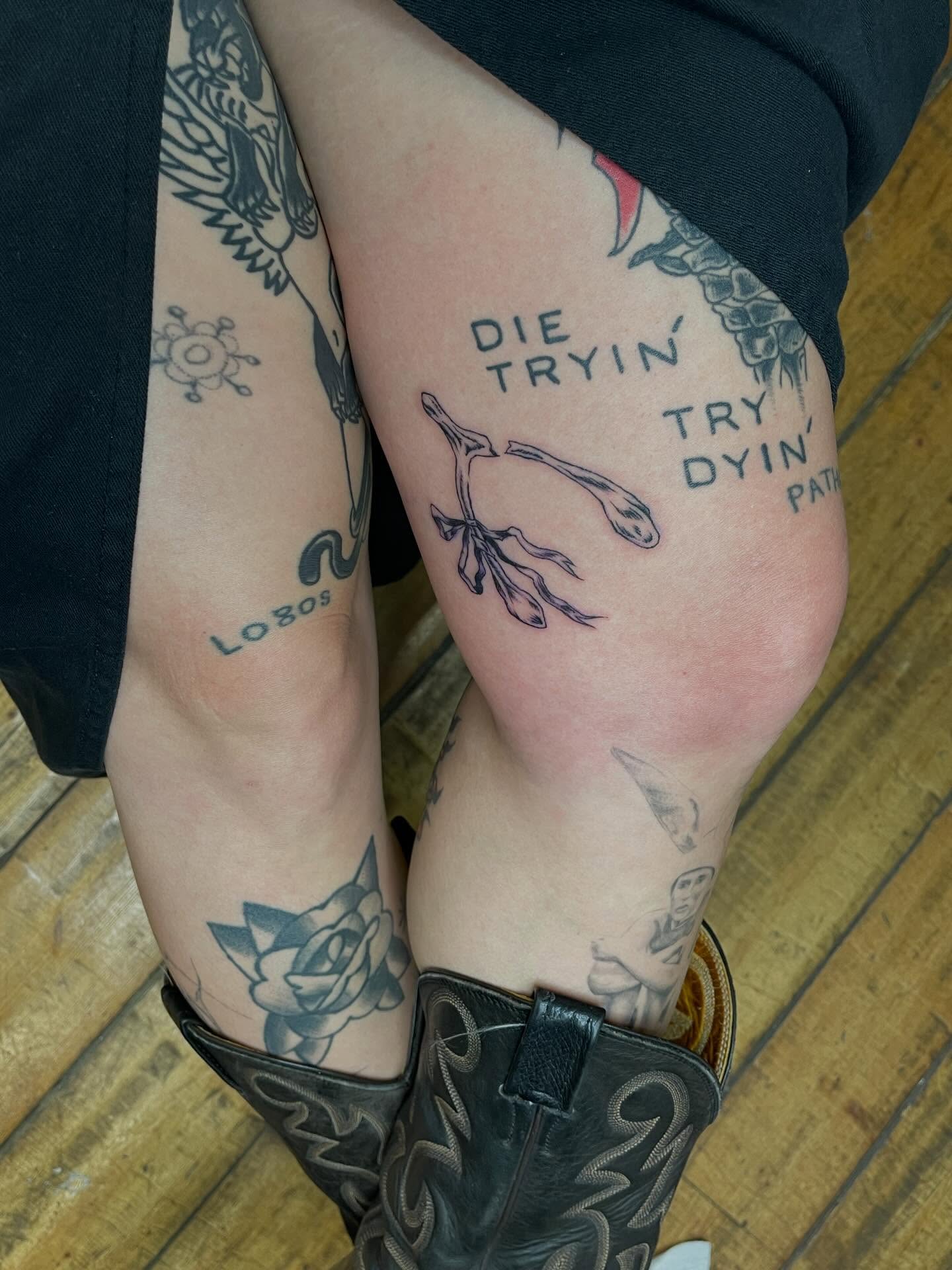 Horse shoe American traditional tattoo on the leg by cindy ha soul son