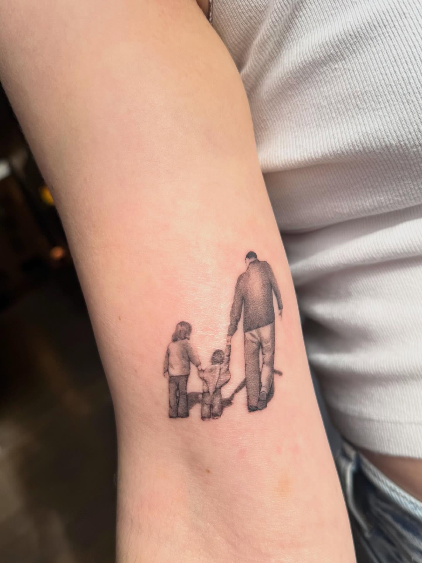 Tattoo by @lilztatz — dotwork, realism