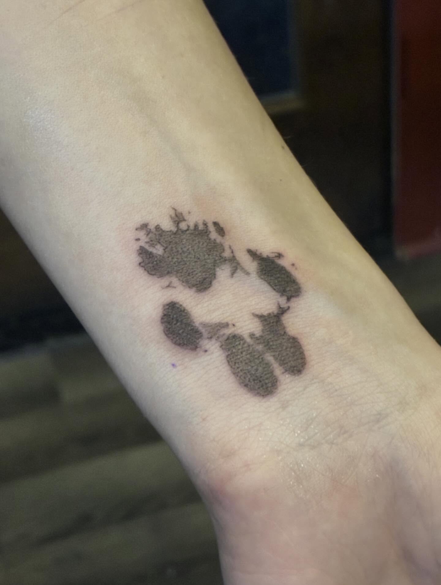 Tattoo by @solarsilas — dotwork