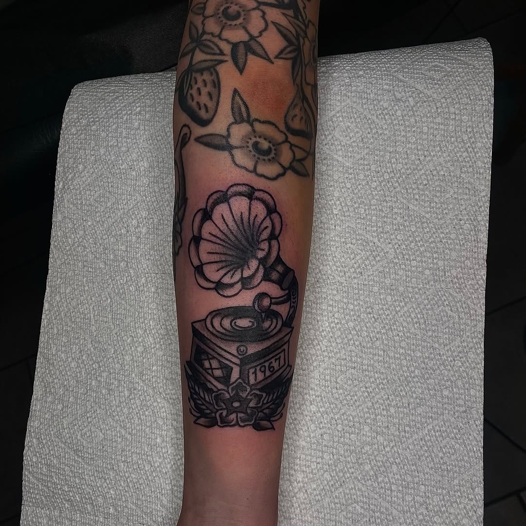 Tattoo by @aintyourcowgirl — american_traditional