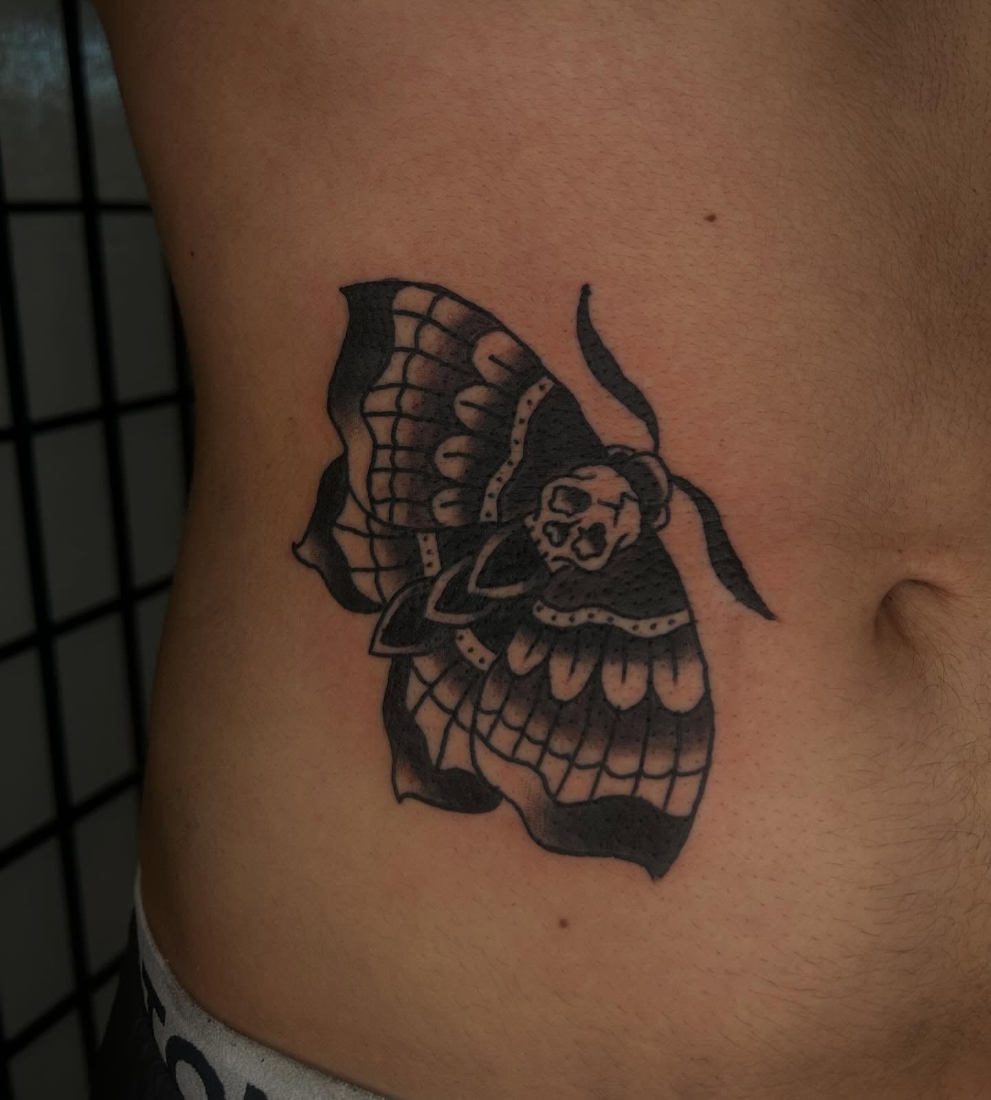 Skull and armor black and grey tattoo on the ribs by Casey Lewis - Tattoo Artist, Cleveland Ohio