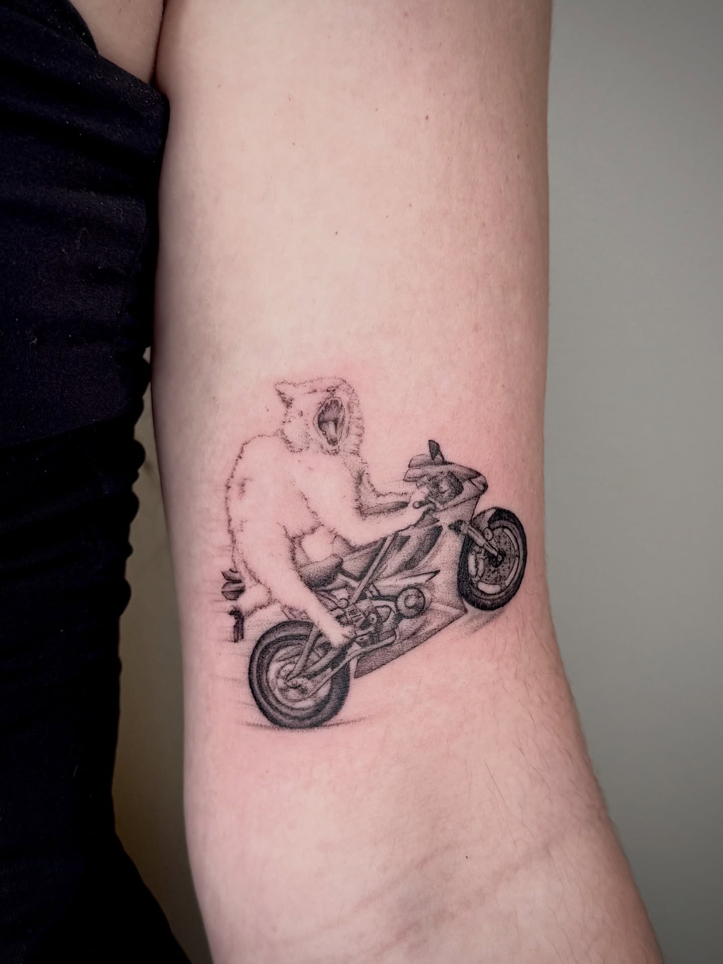 Tattoo by @zorniitsa — black_and_grey