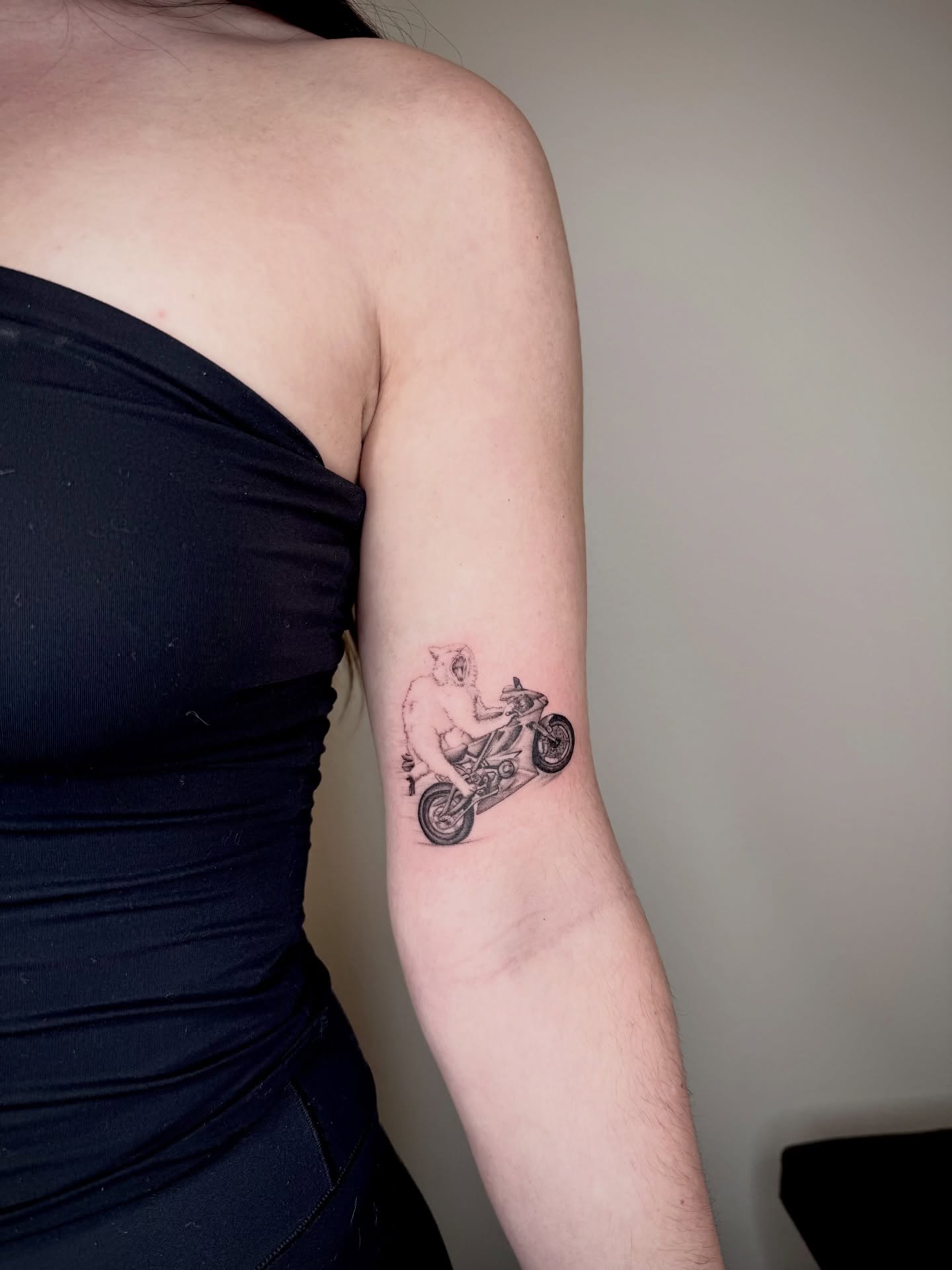 Tattoo by @zorniitsa — black_and_grey