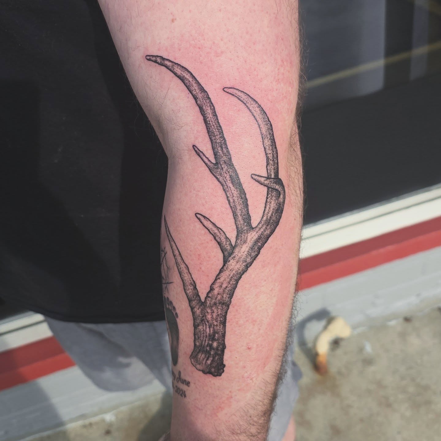 Tattoo by @tatsbykyra1 โ dotwork