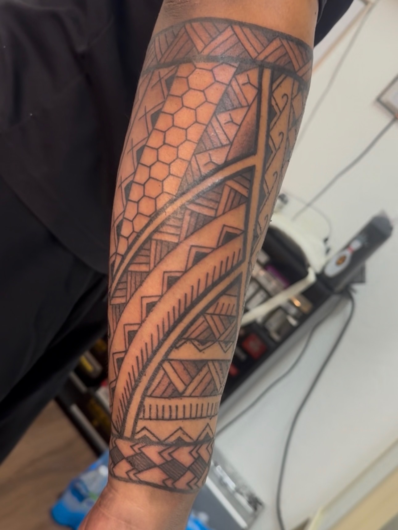 Tribal pattern tribal tattoo on the forearm by Erik Pagtakhan