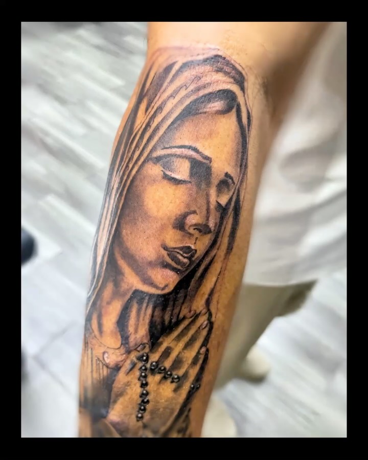 Tattoo by @sheilarosita.tats โ black_and_grey, realism