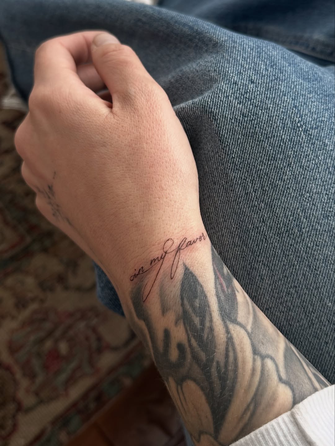 Script lettering lettering tattoo on the upper arm by @taravychi