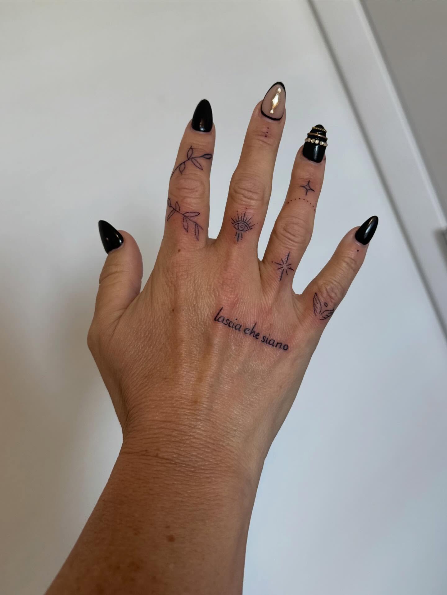 Italian phrase lettering script tattoo on the hand by Lexie Decker, Canton, Ohio