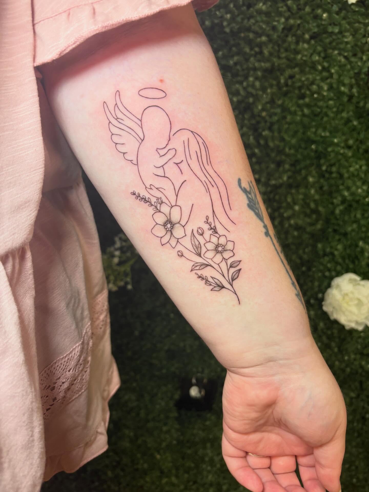 Tattoo by @andyrz_inkzzz — fine_line, minimalist