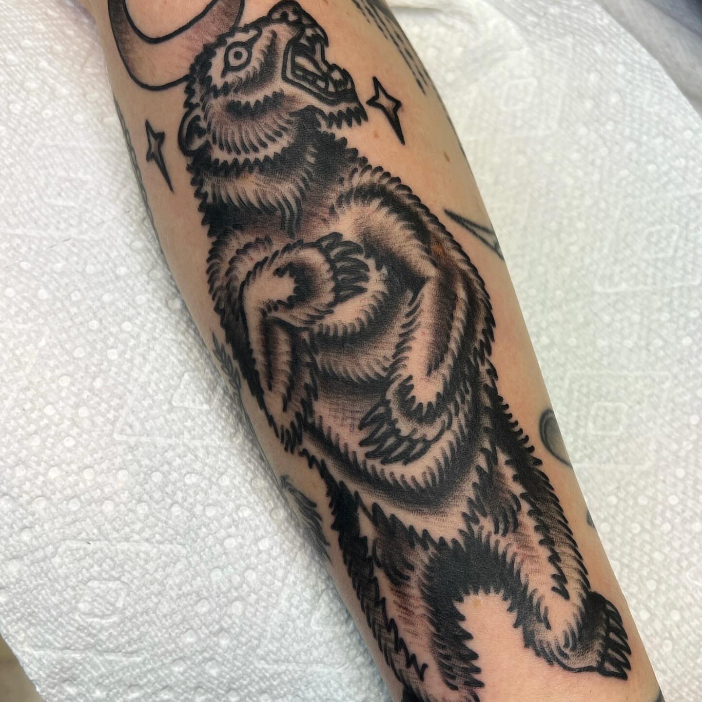 Bear American traditional tattoo on the forearm by Leo 🌞 Pdx Tattoo